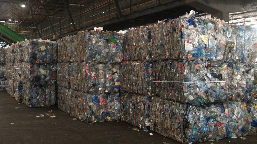 Residuos plásticos en una planta de reciclaje. Foto: RESIDUOS PROFESIONAL